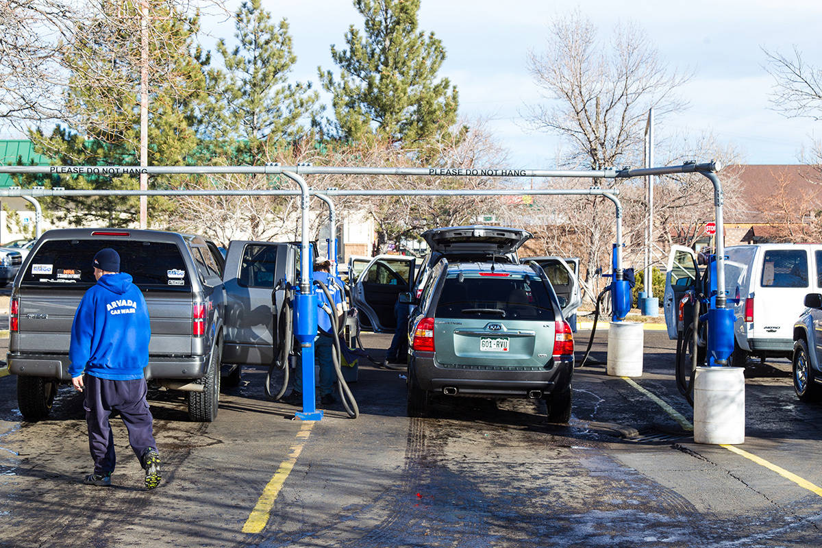 Car wash station with multiple cars