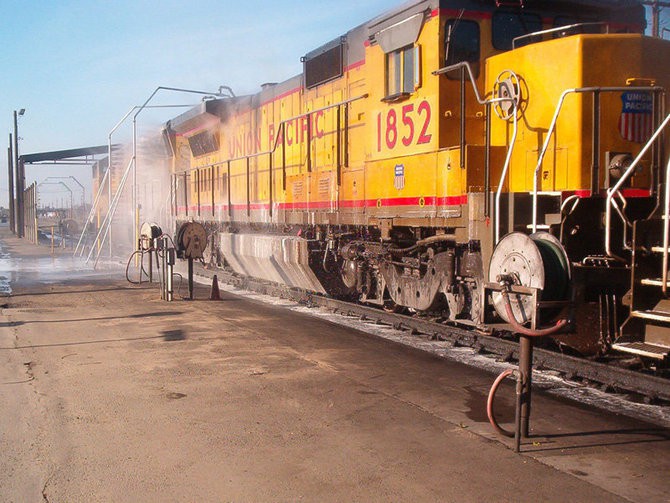 Train wash equipment