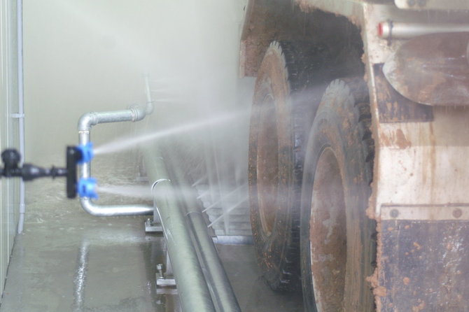 Industrial truck wash tunnel